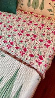 aenak-magenta-floral-garden-handblock-reversible-mulmul-cotton-quilt-light-cream-base-copy