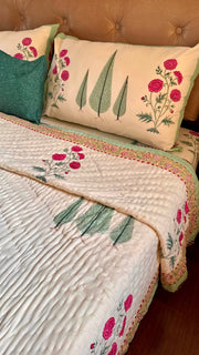 aenak-magenta-floral-garden-handblock-reversible-mulmul-cotton-quilt-light-cream-base-copy