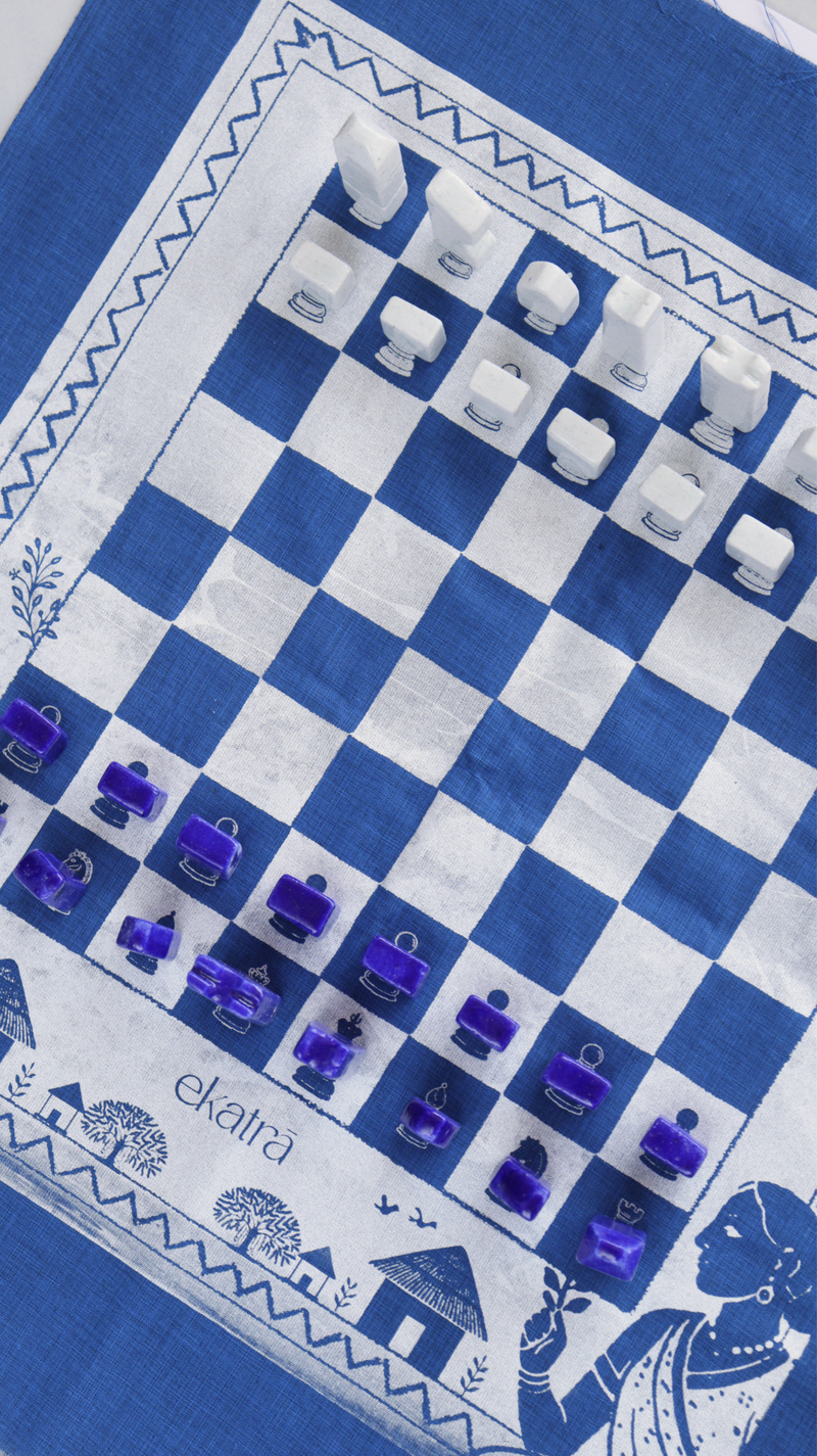 ekatrahandmade-blue-pottery-chess-set