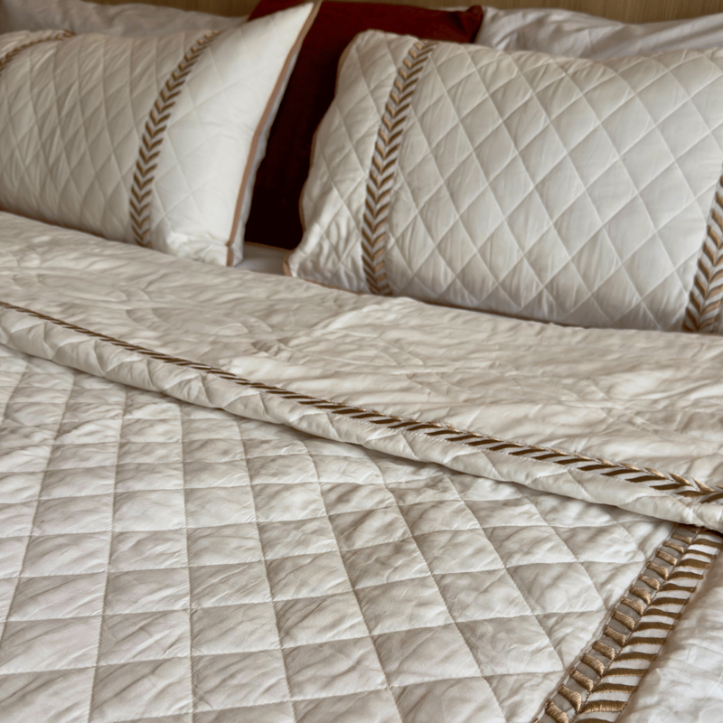 aenak-white-embossed-diamond-quilted-bedcover-set-with-brown-lace