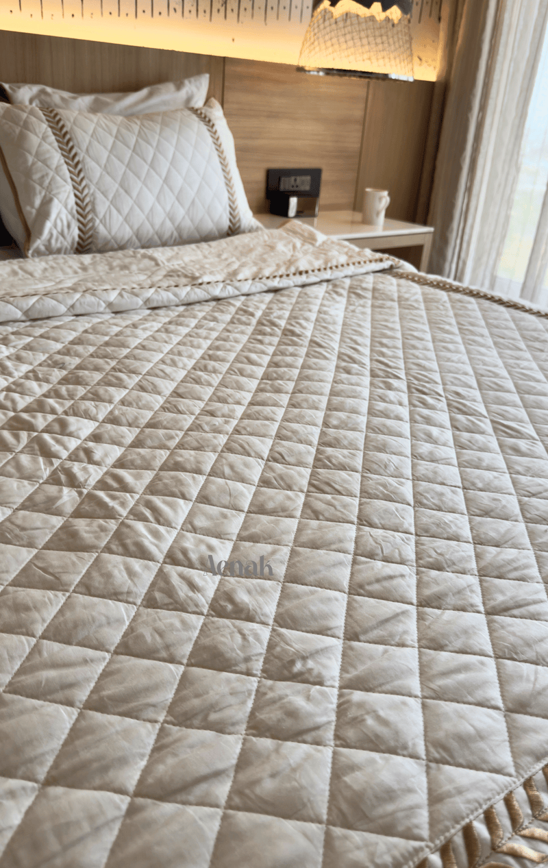 aenak-white-embossed-diamond-quilted-bedcover-set-with-brown-lace
