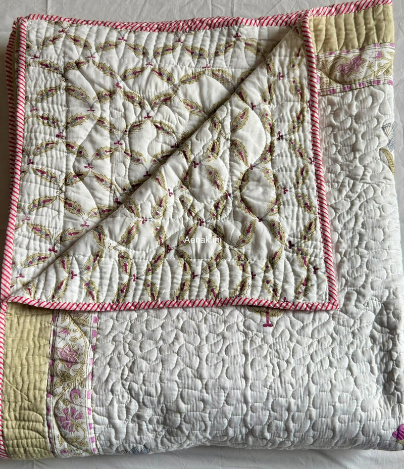 aenak-dusty-mulberry-handblock-bedsheet-quilted-bedcover-combo-ivory-white