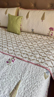 aenak-dusty-mulberry-handblock-reversible-quilted-bedcover-set