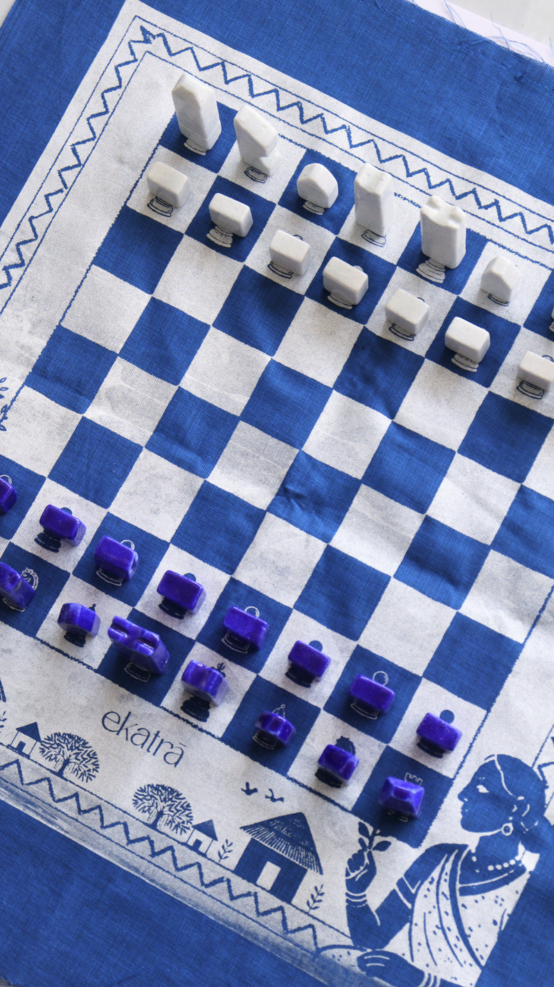 ekatrahandmade-blue-pottery-chess-set