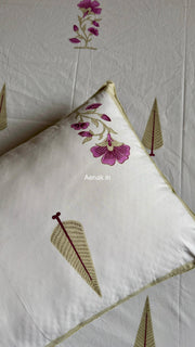 aenak-dusty-mulberry-handblock-bedsheet-quilted-bedcover-combo-ivory-white