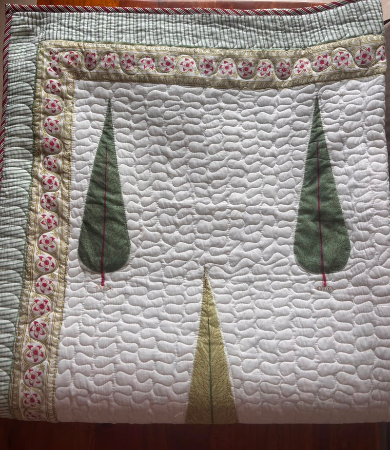 aenak-green-cypress-handblock-bedsheet-quilted-bedcover-combo-set