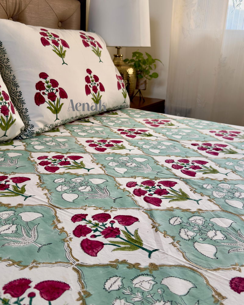 aenak-green-red-dahlia-handblock-printed-premium-cotton-fitted-bedsheet-set