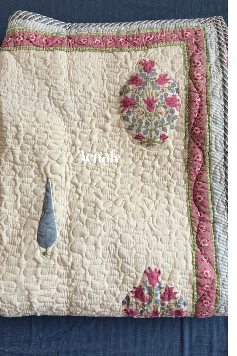 aenak-magenta-boota-handblock-printed-reversible-quilted-cotton-bedcover-set