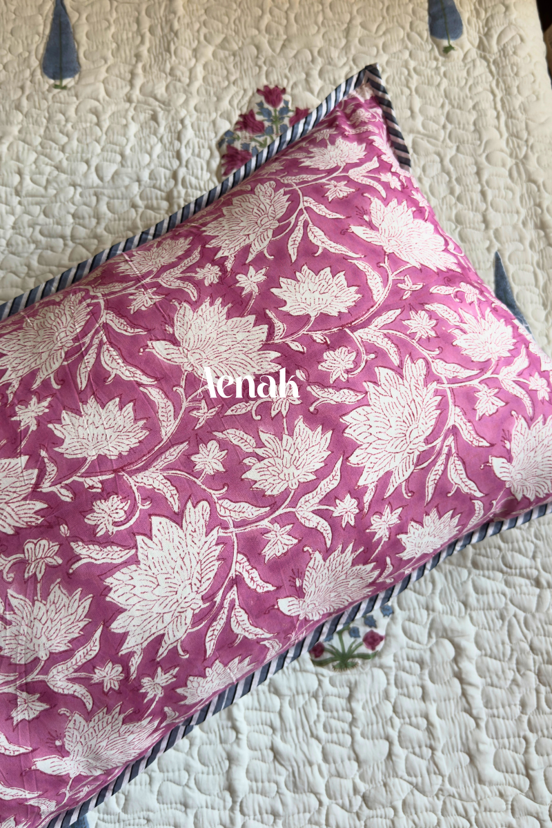 aenak-magenta-boota-handblock-printed-reversible-quilted-cotton-bedcover-set