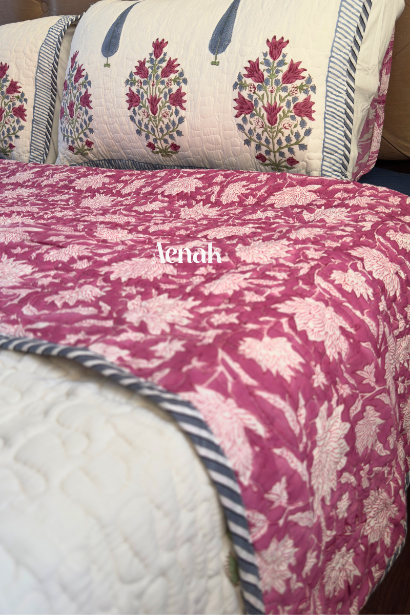 aenak-magenta-boota-handblock-printed-reversible-quilted-cotton-bedcover-set
