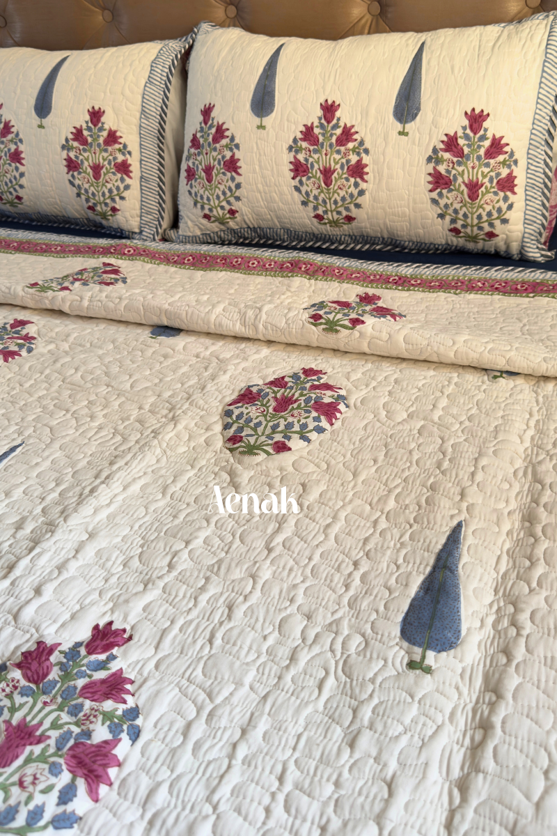 aenak-magenta-boota-handblock-printed-reversible-quilted-cotton-bedcover-set