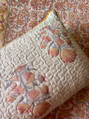 aenak-peach-floral-jaal-handblock-printed-reversible-quilted-bedcover-set