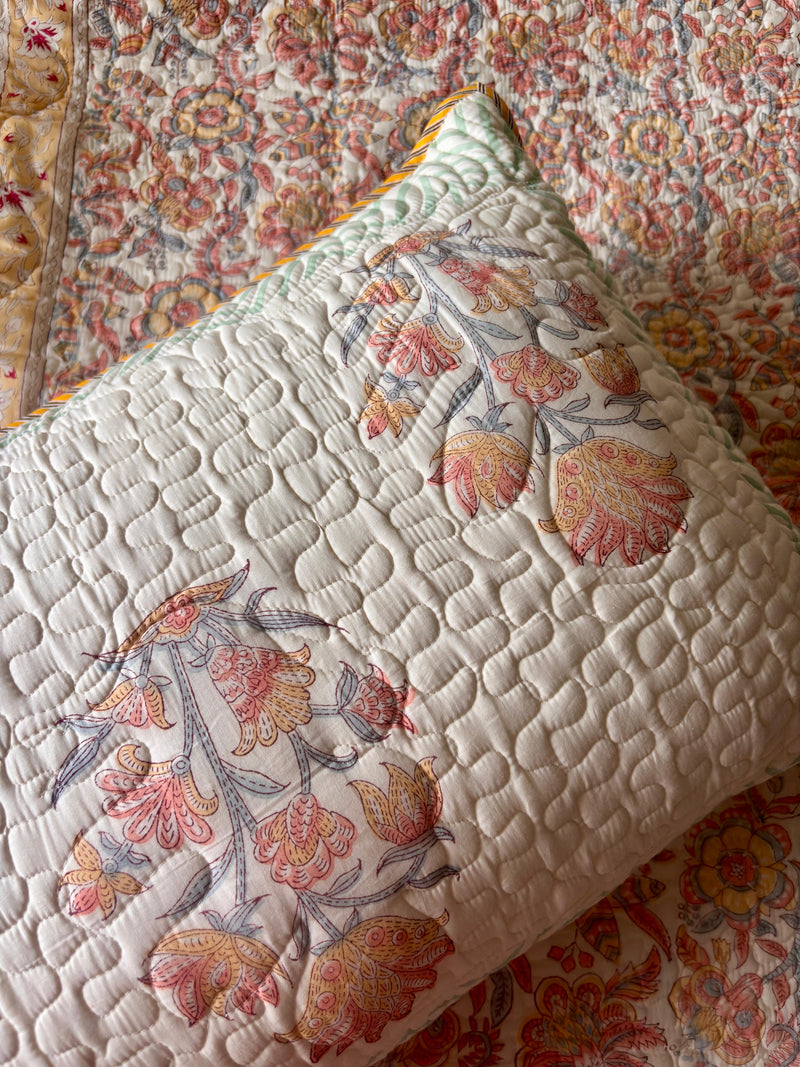 aenak-peach-floral-jaal-handblock-printed-reversible-quilted-bedcover-set