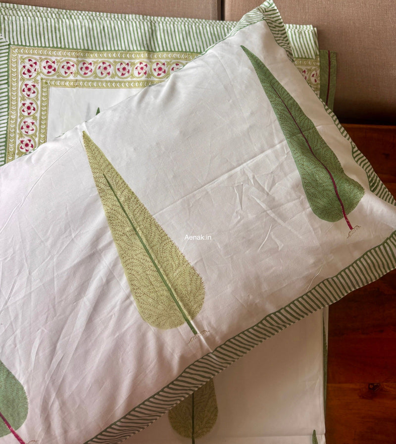 aenak-green-cypress-handblock-bedsheet-quilted-bedcover-combo-set