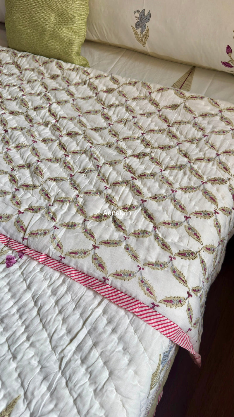 aenak-dusty-mulberry-handblock-bedsheet-quilt-combo-set