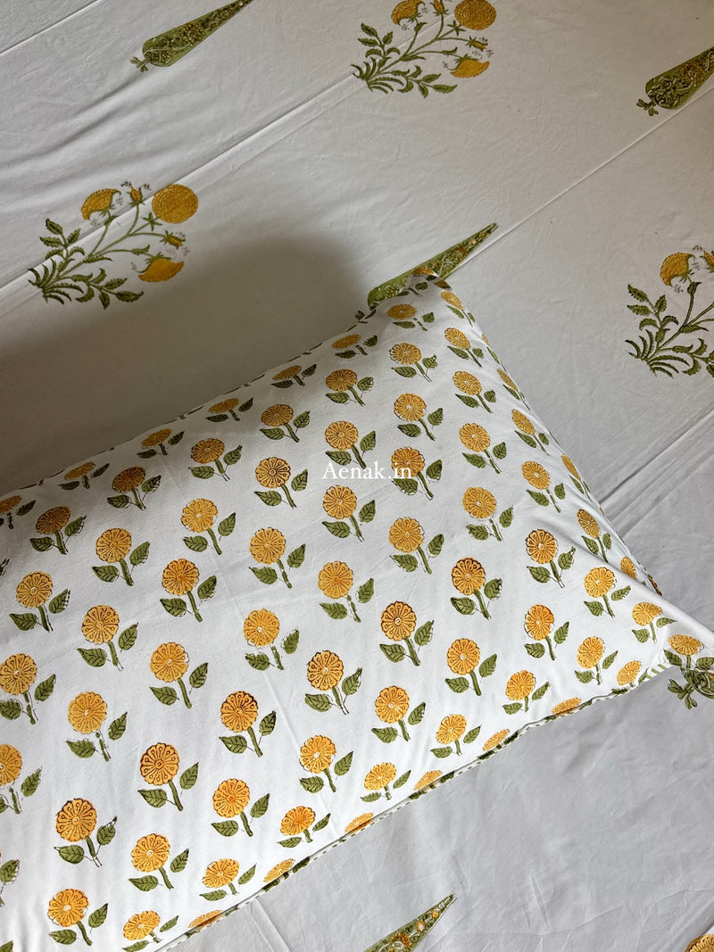 aenak-yellow-dahlia-handblock-bedsheet-straight-quilted-bedcover-combo-set