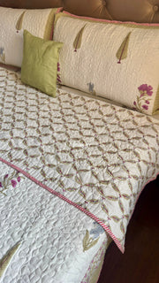 aenak-dusty-mulberry-handblock-reversible-quilted-bedcover-set