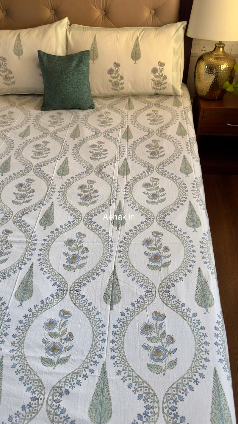 aenak-blue-periwinkle-jaal-handblock-bedsheet-quilted-bedcover-combo-set