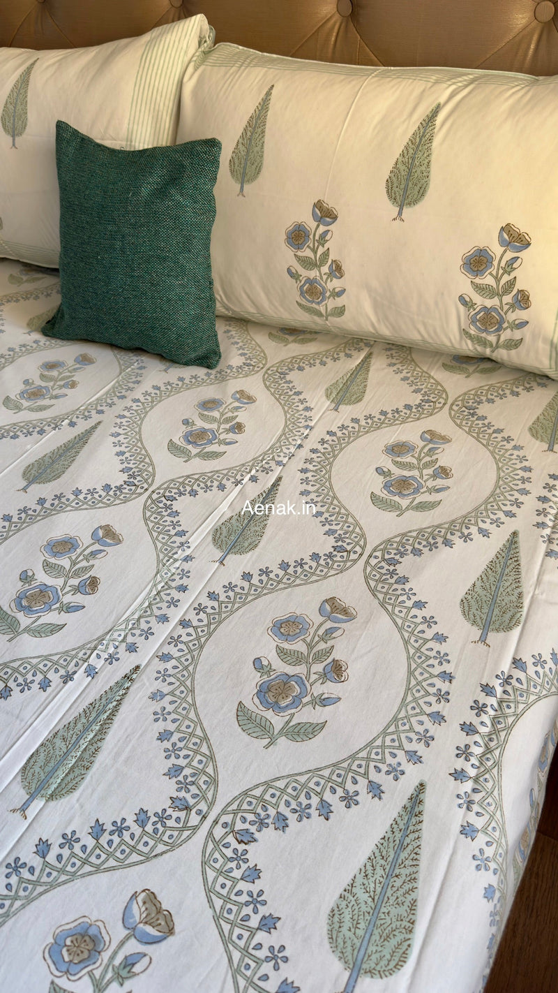 aenak-blue-periwinkle-jaal-handblock-bedsheet-quilted-bedcover-combo-set