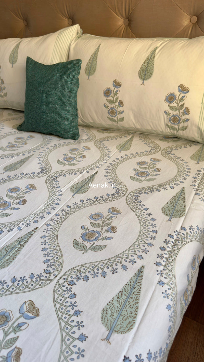 aenak-blue-periwinkle-jaal-handblock-bedsheet-quilted-bedcover-combo-set