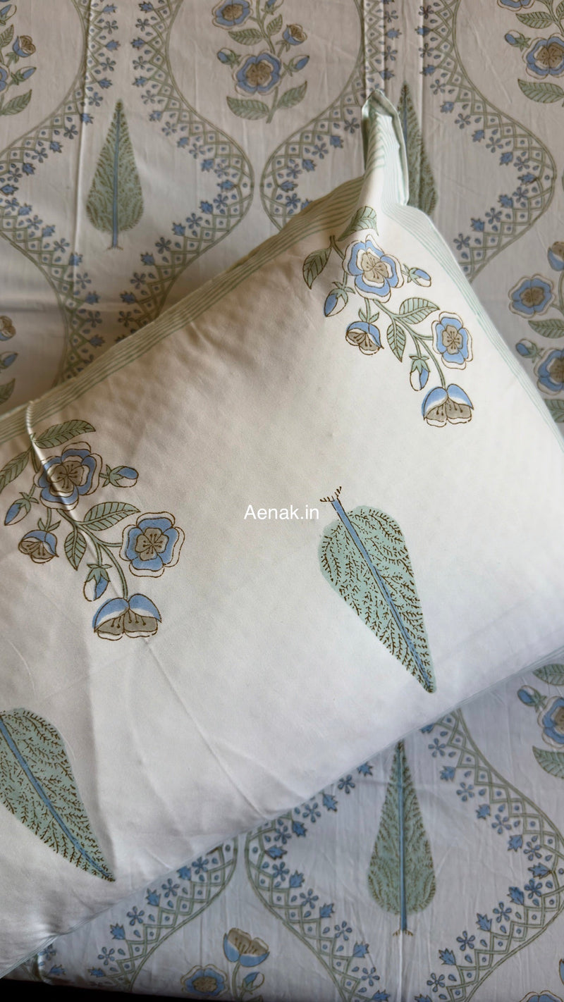aenak-blue-periwinkle-jaal-handblock-bedsheet-quilted-bedcover-combo-set