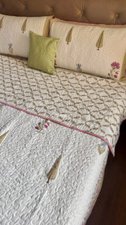aenak-dusty-mulberry-handblock-reversible-quilted-bedcover-set
