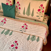 aenak-magenta-floral-garden-handblock-reversible-mulmul-cotton-quilt-light-cream-base-copy