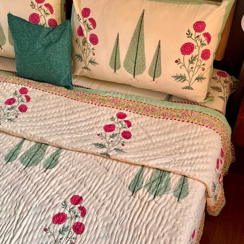 aenak-magenta-floral-garden-handblock-reversible-mulmul-cotton-quilt-light-cream-base-copy