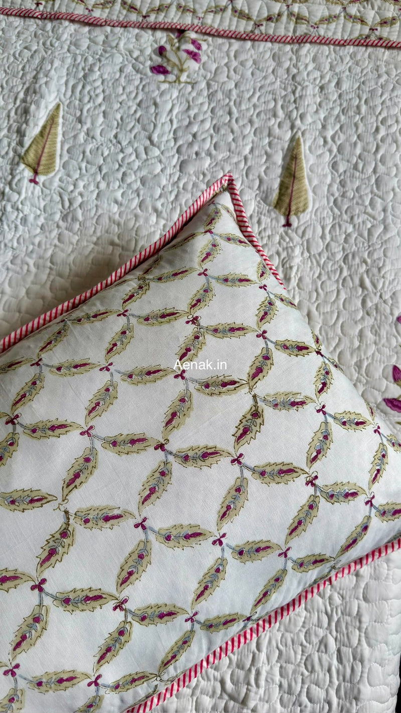 aenak-dusty-mulberry-handblock-bedsheet-quilted-bedcover-combo-ivory-white