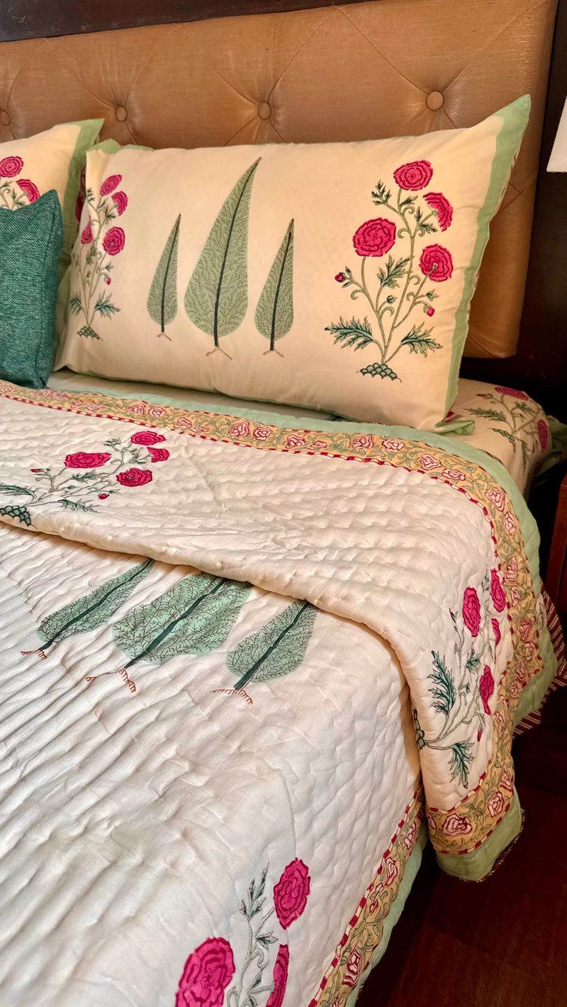 aenak-magenta-floral-garden-handblock-reversible-mulmul-cotton-quilt-light-cream-base-copy