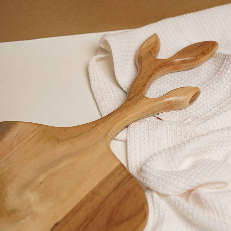 local-kala-reindeer-cheeseboard-chopping-board-serving-platter-acacia-wood