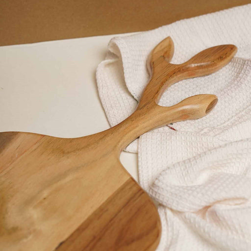 local-kala-reindeer-cheeseboard-chopping-board-serving-platter-acacia-wood
