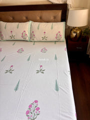 aenak-light-purple-floral-handblock-bedsheet-straight-quilted-bedcover-combo-set