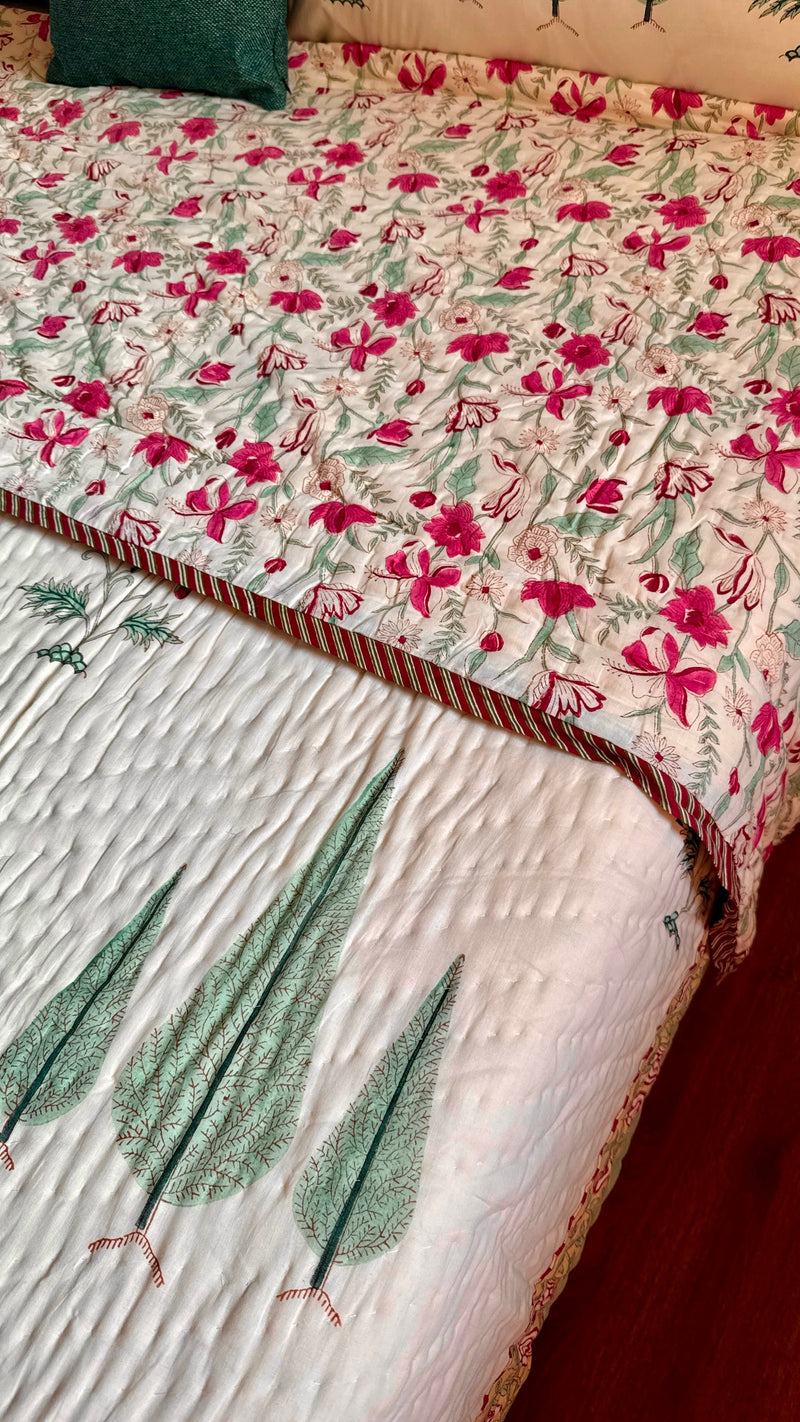 aenak-magenta-floral-garden-handblock-reversible-mulmul-cotton-quilt-light-cream-base-copy