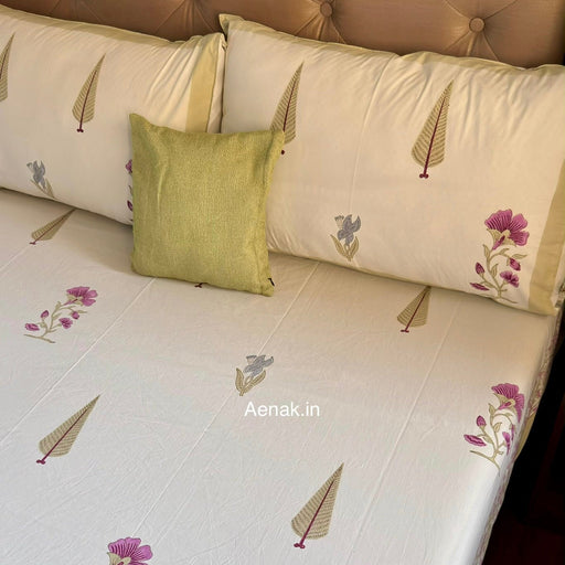 aenak-dusty-mulberry-handblock-bedsheet-quilted-bedcover-combo-ivory-white