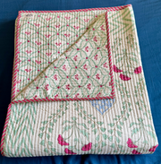 aenak-pink-poppy-handblock-bedsheet-quilted-bedcover-combo-set-light-beige-base