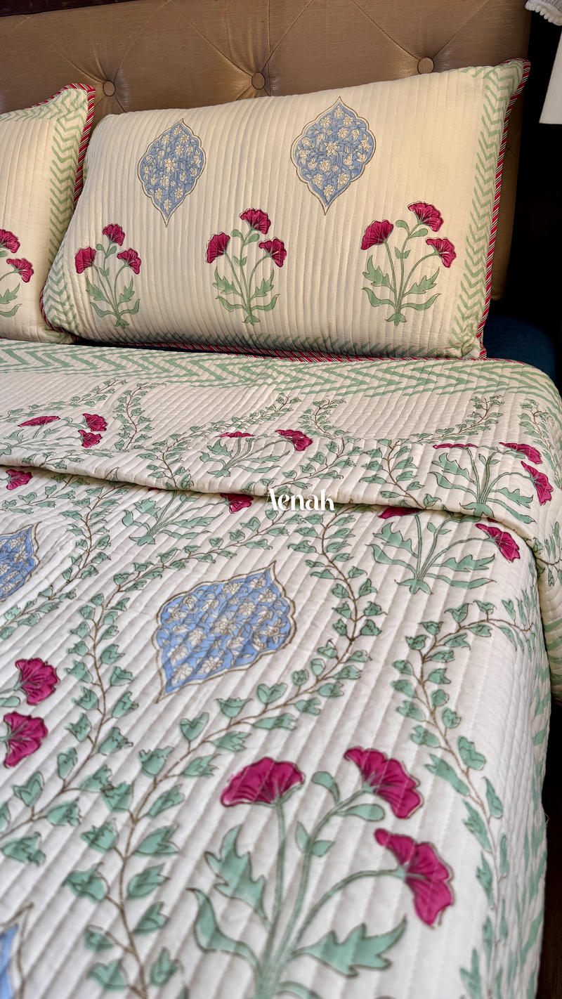 aenak-pink-poppy-handblock-bedsheet-quilted-bedcover-combo-set-light-beige-base