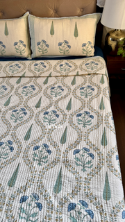aenak-blue-poppy-jaal-handblock-printed-reversible-straight-quilted-bedcover-set-beige-base