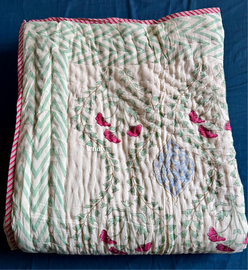 aenak-pink-poppy-handblock-bedsheet-quilt-combo-set-light-beige-base