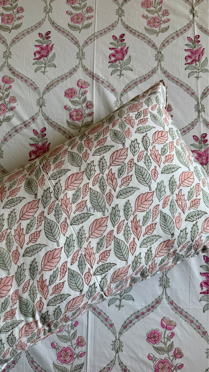 aenak-pink-periwinkle-jaal-handblock-bedsheet-straight-quilted-bedcover-combo-set