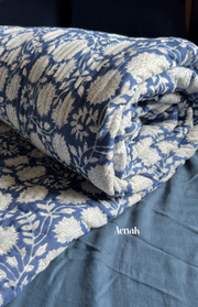aenak-blue-floral-garden-bedsheet-quilt-combo-set