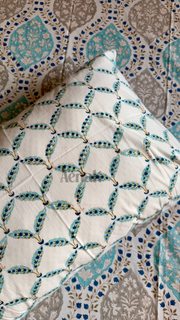 aenak-blue-jaal-handblock-bedsheet-quilt-combo-set