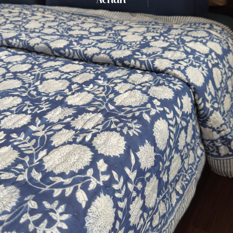 aenak-blue-floral-garden-bedsheet-quilt-combo-set