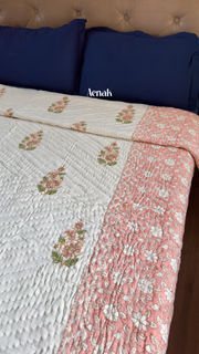 aenak-pinkish-peach-dahlia-handblock-bedsheet-quilt-combo-set