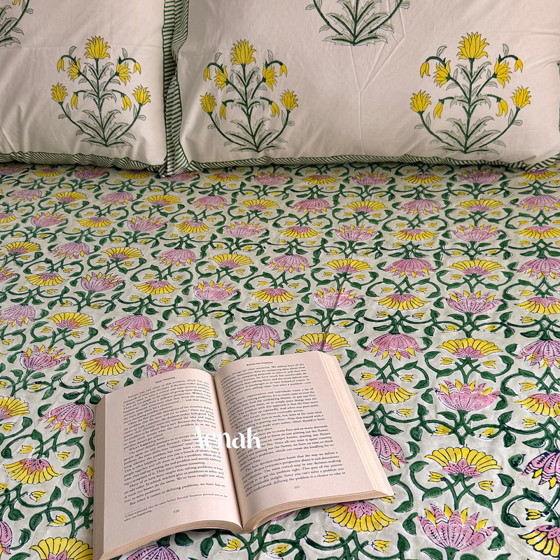 aenak-pink-yellow-lotus-handblock-bedsheet-quilted-bedcover-combo-set
