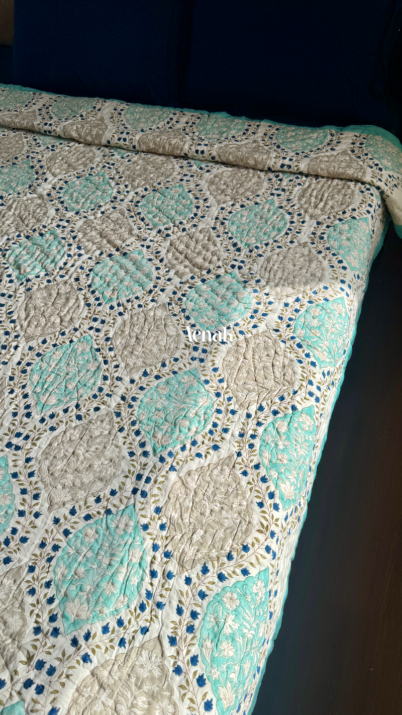 aenak-blue-jaal-handblock-bedsheet-quilt-combo-set