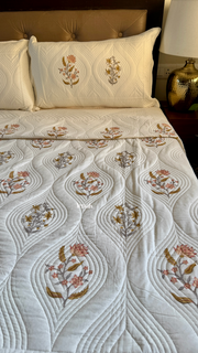aenak-peach-phool-embossed-handblock-printed-quilted-bedcover-set