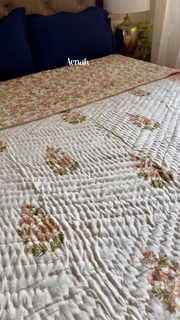 aenak-pinkish-peach-dahlia-handblock-bedsheet-quilt-combo-set