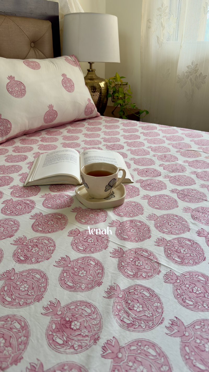 aenak-pink-anaar-handblock-bedsheet-quilt-combo-set
