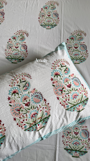 aenak-pink-kairi-handblock-bedsheet-quilt-combo-set